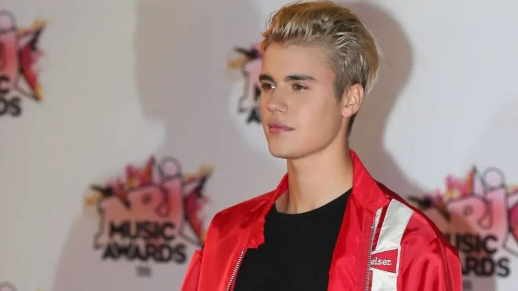 Джастин Бибер выпустил новый альбом «Swag»