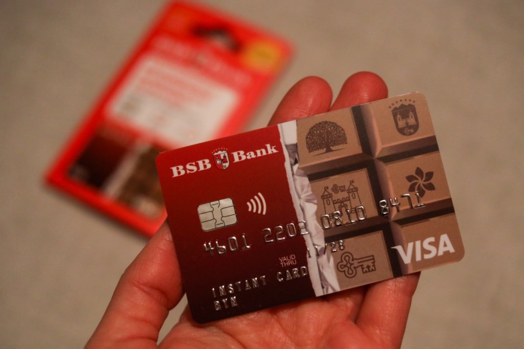 БСБ Банк первым в стране запустил продажу банковских карт в супермаркетах и на АЗС