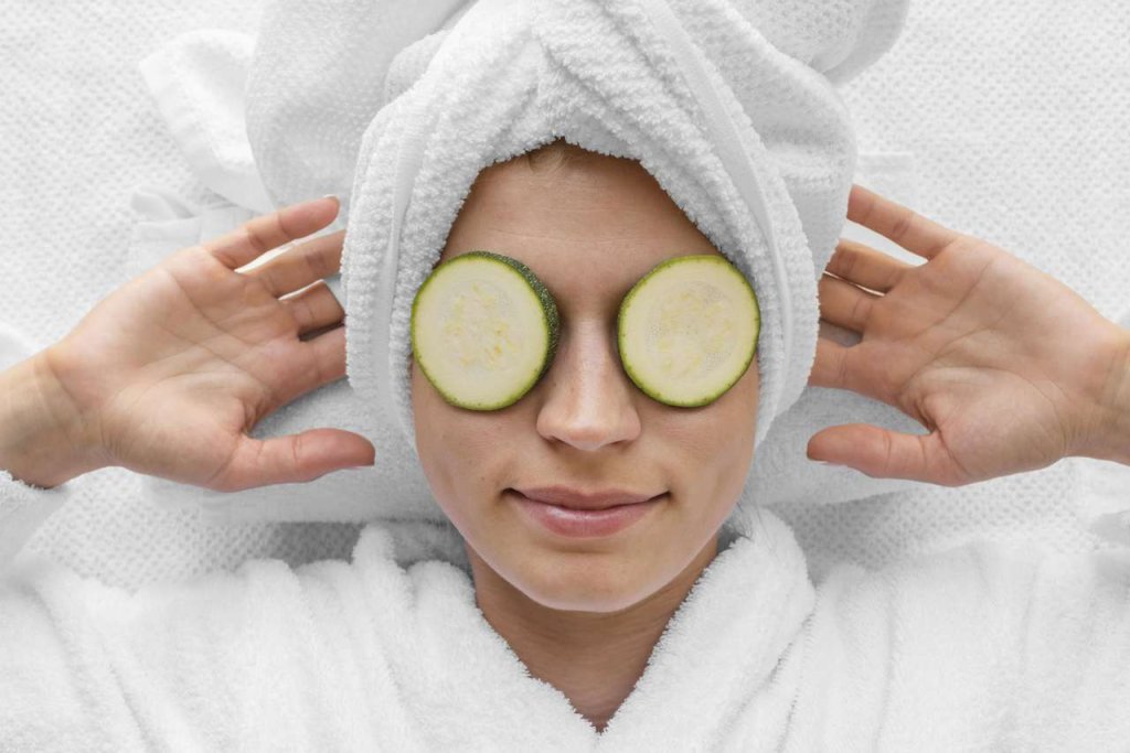 Как быстро скрыть следы бессонной новогодней ночи на лице: лайфхаки для женщин