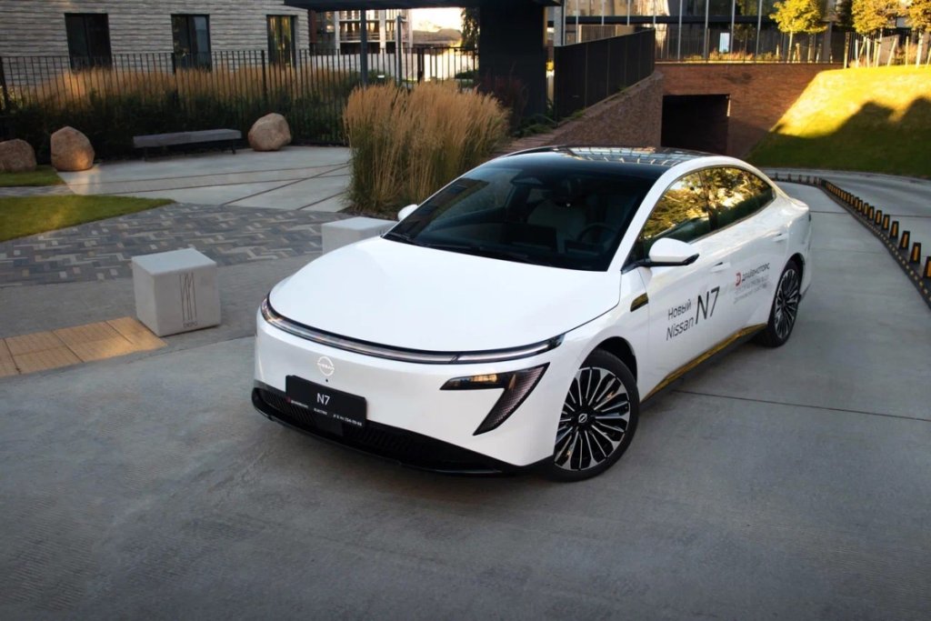 В Беларуси рухнули цены на хайповый автомобиль Nissan. Смотрите, как дешево