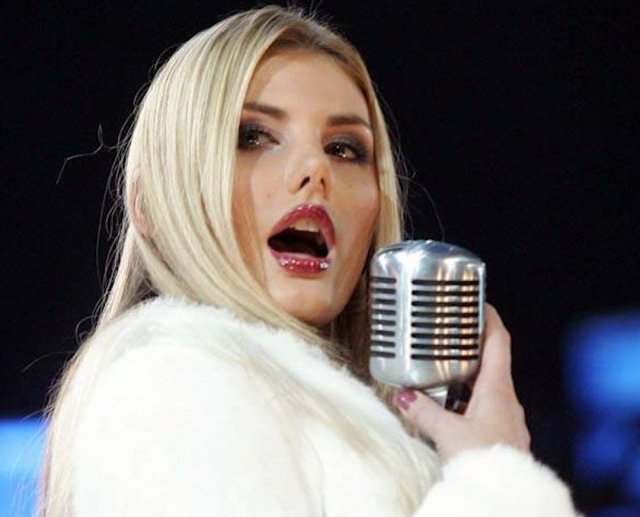 Первая российская певица, которая записала фит со Снуп Доггом, увязла в долгах из-за проблем с бизнесом