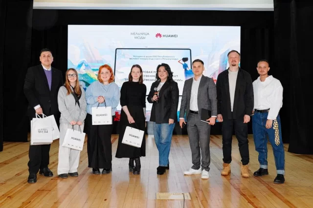 В Минске прошел форум о цифровых технологиях в модной индустрии. Молодежь училась работать с ИИ и планшетами