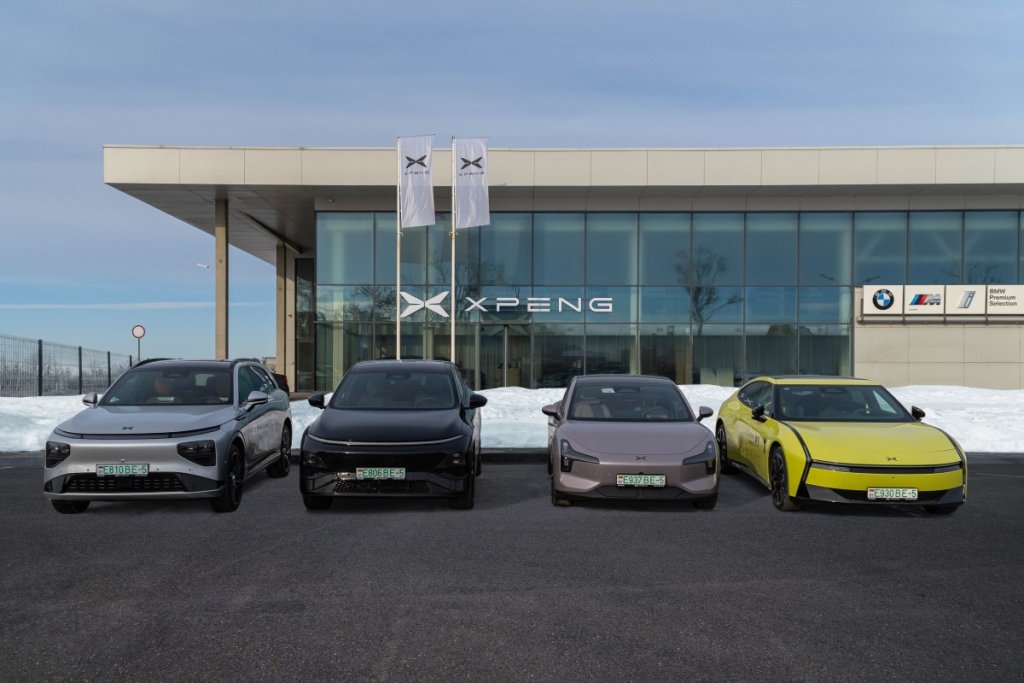 «Сотня» за 3,7 сек. В Беларуси запустили тест-драйвы на суперкаре Xpeng P7 New