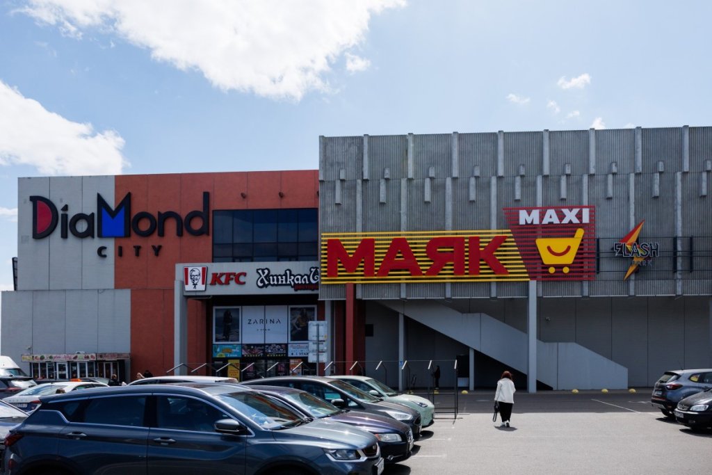 Сколько здесь людей! В Малиновке открыли гипердискаунтер «Маяк Maxi»