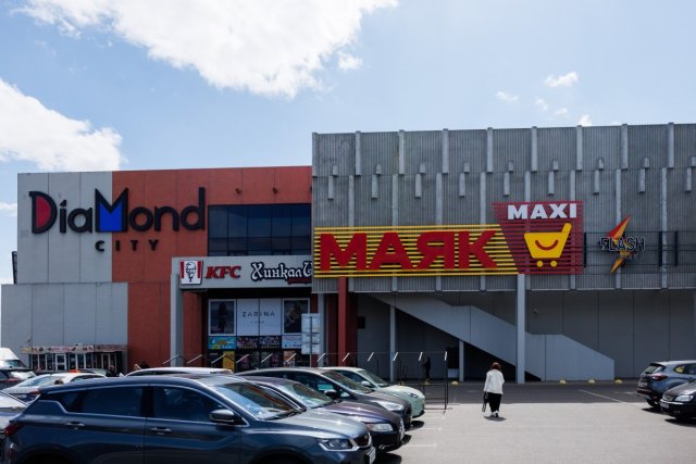 Сколько здесь людей! В Малиновке открыли гипердискаунтер «Маяк Maxi»