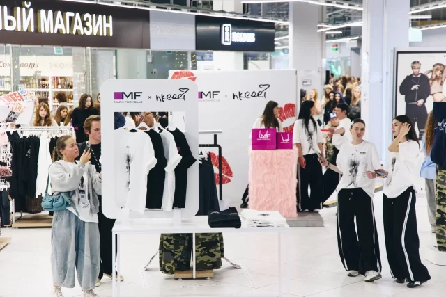 Леопард, стразы и вайб нулевых: Mark Formelle организовал автограф-сессию с nkeeei Леопард, стразы и вайб нулевых: Mark Formelle организовал автограф-сессию с nkeeei